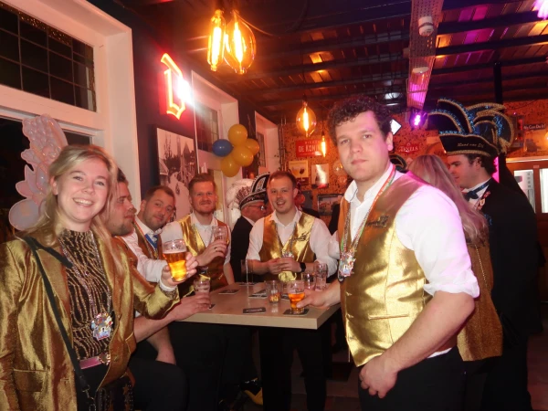 Carnavalsmis en Kadolsteravond bij de Wal