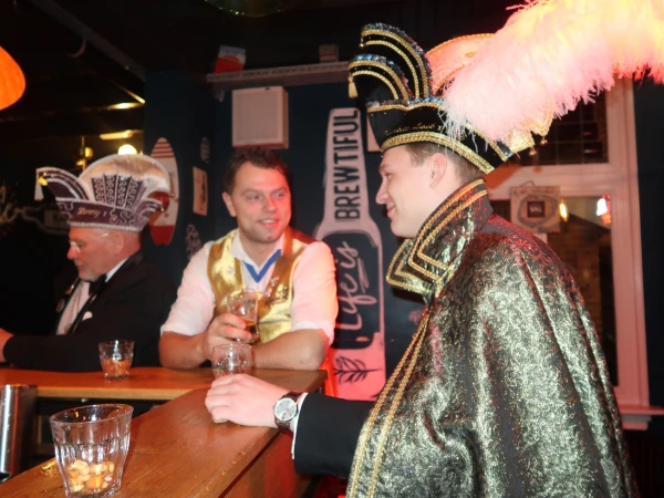 Carnavalsmis en Kadolsteravond bij de Wal