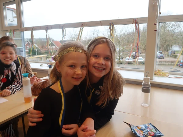 Schoolcarnaval en optocht Agelo