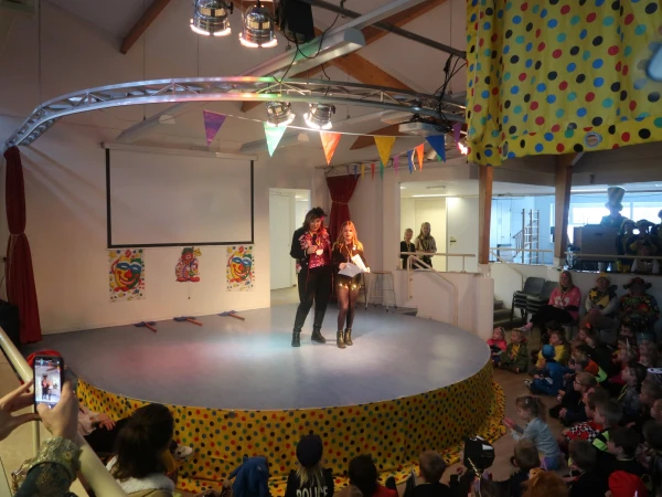 Schoolcarnaval en optocht Agelo