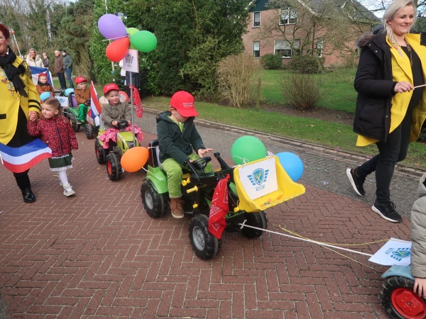 Schoolcarnaval en optocht Agelo