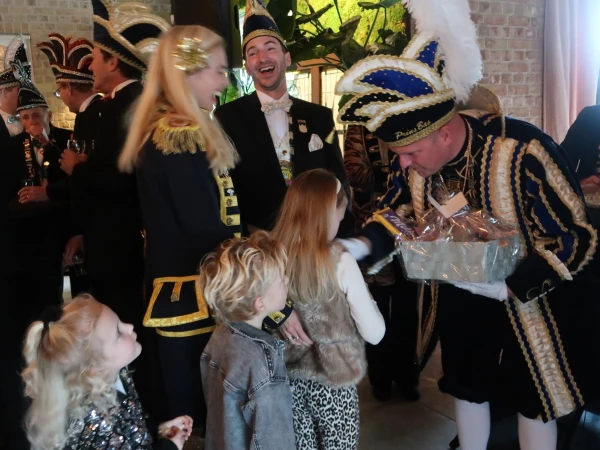 Aanbieden hofauto en receptie Stadsprins