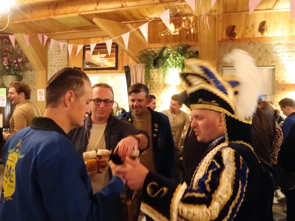 Aanbieden hofauto en receptie Stadsprins