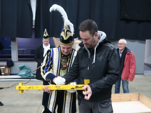 Eerste paal, snert van Henny en fotomoment Hofauto's Wiefferink