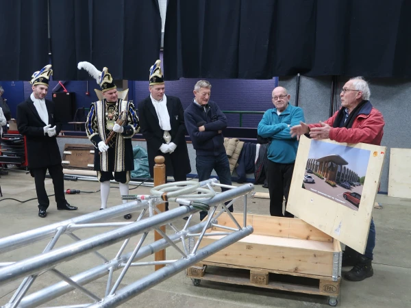 Eerste paal, snert van Henny en fotomoment Hofauto's Wiefferink