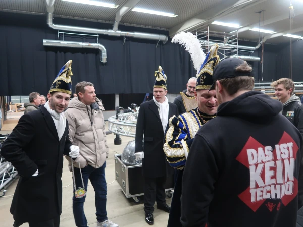 Eerste paal, snert van Henny en fotomoment Hofauto's Wiefferink