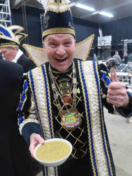 Eerste paal, snert van Henny en fotomoment Hofauto's Wiefferink