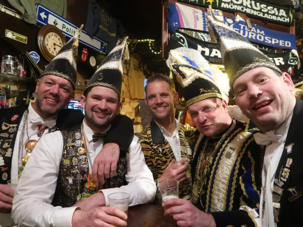 Brunch oud Prinsen, Borrelmiddag Smoezen & Neugoamd