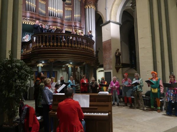 Carnavalsmis & bezoek Kadolstermennekes