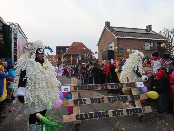 Fruhshoppen Agelo & optocht Oldenzaal